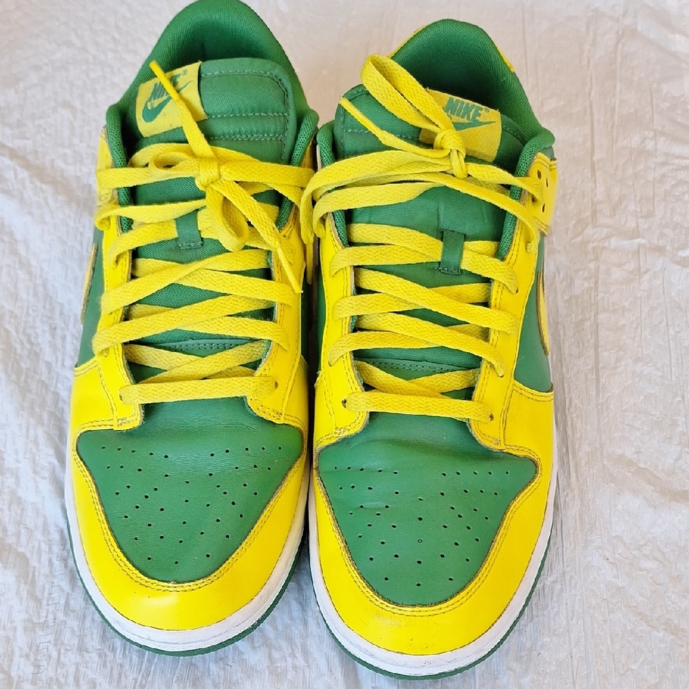 Nike Men’s Low-Top Sneaker in Green and Yellow